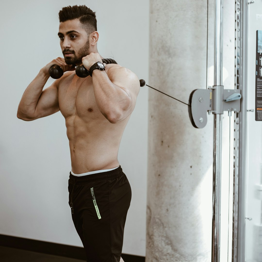 Bandes de résistance pour la musculation : progresser aux tractions, dips et muscle-up
